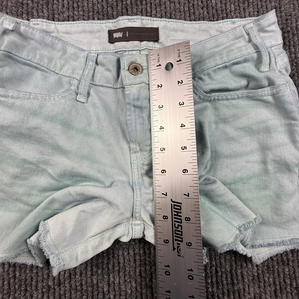 Levis Womens Size 4 W27 Light Wash Cut Off Denim Shorts Frayed Hem